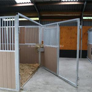 draaibare voorwand paardenstal